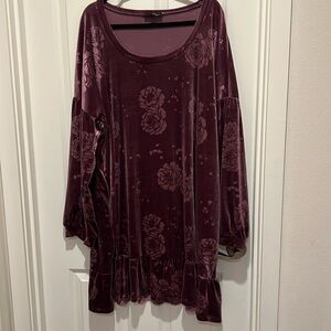 Suzanne Betro long sleeve velvet burnout dress. Size 4x.